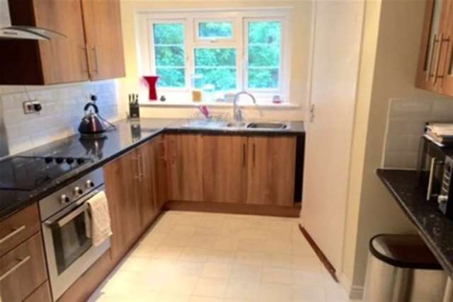  Image of 2 bedroom Flat to rent in Silverdale Road Shirley Southampton SO15 at Southampton, SO15 2NH