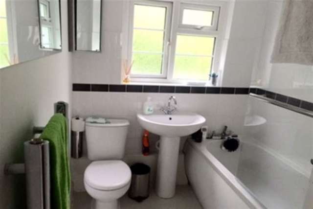  Image of 2 bedroom Flat to rent in Silverdale Road Shirley Southampton SO15 at Southampton, SO15 2NH
