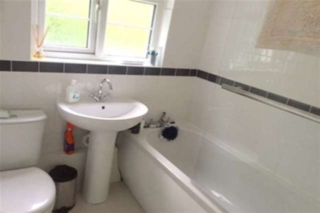  Image of 2 bedroom Flat to rent in Silverdale Road Shirley Southampton SO15 at Southampton, SO15 2NH