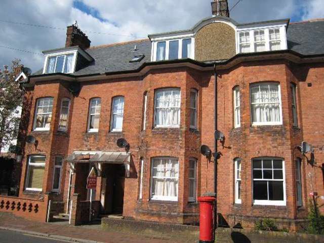  Image of 1 bedroom Flat to rent in Dudley Road Tunbridge Wells TN1 at Tunbridge Wells Kent Royal Tunbridge Wells, TN1 1LF