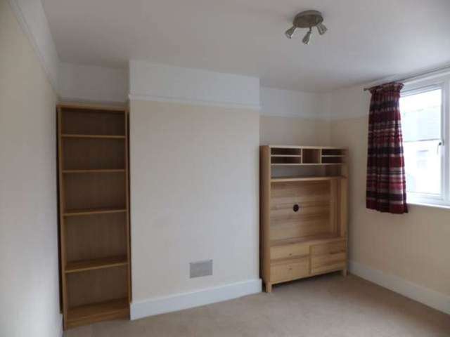  Image of 1 bedroom Flat to rent in Dudley Road Tunbridge Wells TN1 at Tunbridge Wells Kent Royal Tunbridge Wells, TN1 1LF