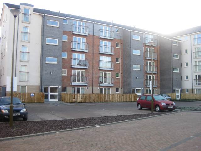 Image of 2 bedroom Flat to rent in Duff Street Edinburgh EH11 at Dalry Edinburgh Edinburgh, EH11 2JD