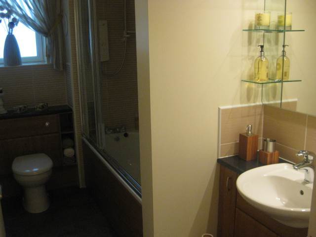  Image of 2 bedroom Flat to rent in Duff Street Edinburgh EH11 at Dalry Edinburgh Edinburgh, EH11 2JD
