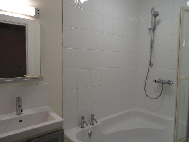  Image of 2 bedroom Flat to rent in Dundee Street Edinburgh EH11 at Polwarth  Edinburgh, EH11 1BY