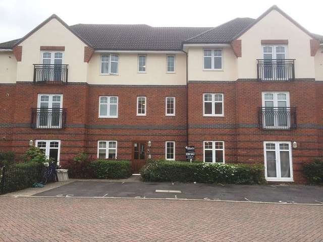  Image of 2 bedroom Flat to rent in Causton Gardens Eastleigh SO50 at Eastleigh, SO50 9PJ