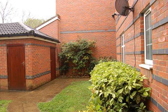  Image of 2 bedroom Flat to rent in Causton Gardens Eastleigh SO50 at Eastleigh, SO50 9PJ