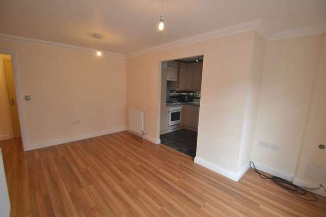  Image of 2 bedroom Flat to rent in Causton Gardens Eastleigh SO50 at Eastleigh, SO50 9PJ