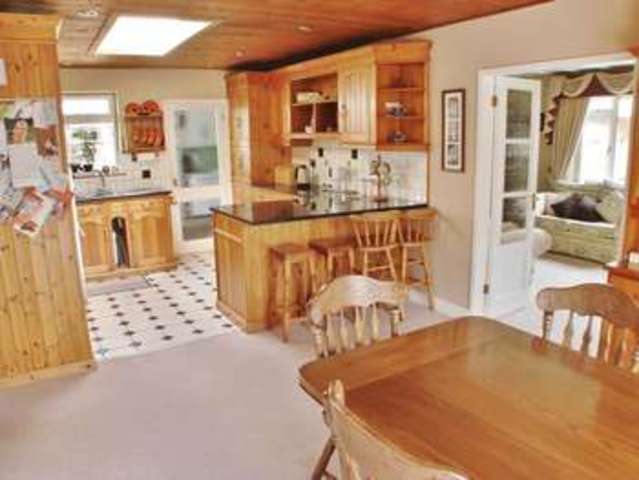  Image of 4 bedroom Detached house for sale in Eastwood Road Radcliffe-on-Trent Nottingham NG12 at Eastwood Road Radcliffe-On-Trent Nottingham, NG12 2FZ
