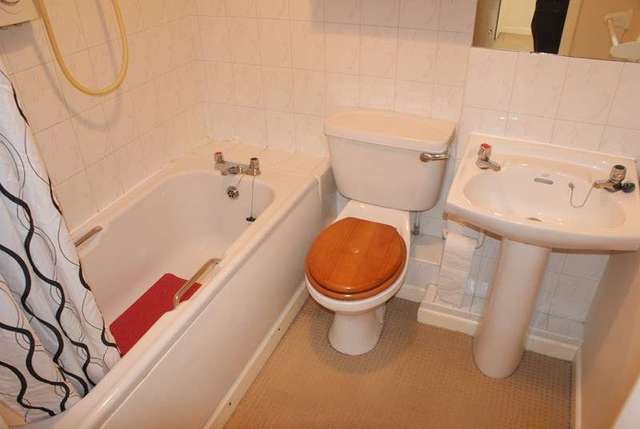  Image of 1 bedroom Property to rent in Ednall Lane Bromsgrove B60 at Ednall Lane  Bromsgrove, B60 2DB