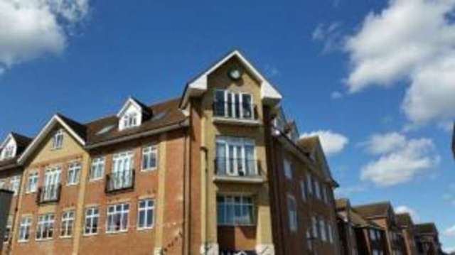  Image of 1 bedroom Flat for sale in Lumley Road Horley RH6 at Lumley Road Horley Horley, RH6 7LB