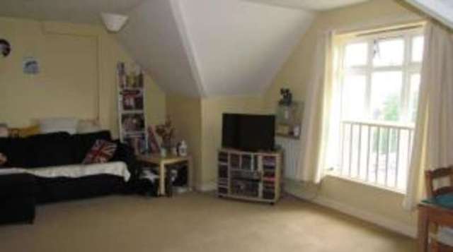  Image of 1 bedroom Flat for sale in Lumley Road Horley RH6 at Lumley Road Horley Horley, RH6 7LB