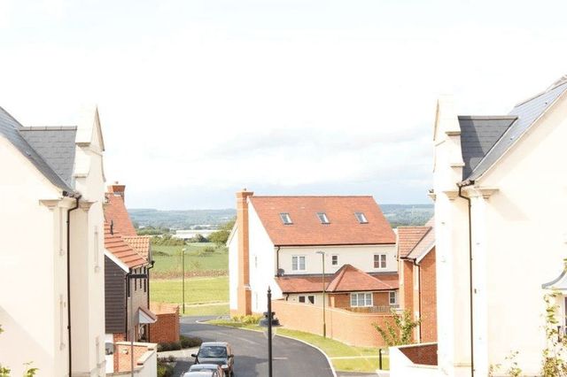  Image of 4 bedroom Terraced house for sale in Elbridge Avenue Bognor Regis PO21 at Elbridge Avenue  Bognor Regis, PO21 5AD