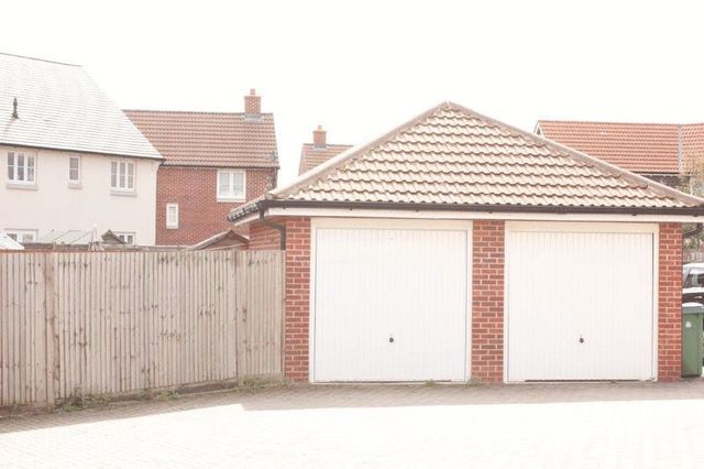  Image of 4 bedroom Terraced house for sale in Elbridge Avenue Bognor Regis PO21 at Elbridge Avenue  Bognor Regis, PO21 5AD