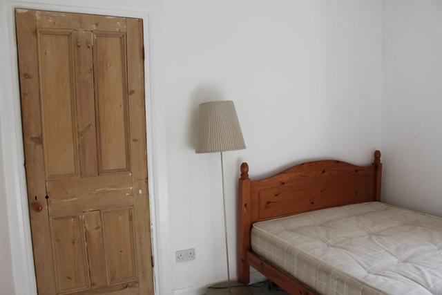  Image of 3 bedroom Terraced house to rent in Elder Road London SE27 at West Norwood  London, SE27 9ND