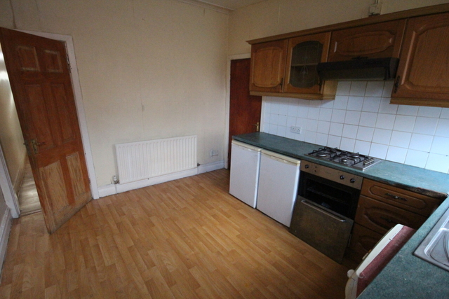  Image of 4 bedroom Terraced house to rent in Ellers Road Leeds LS8 at Ellers Road  Leeds, West Yorkshire, LS8 4JU