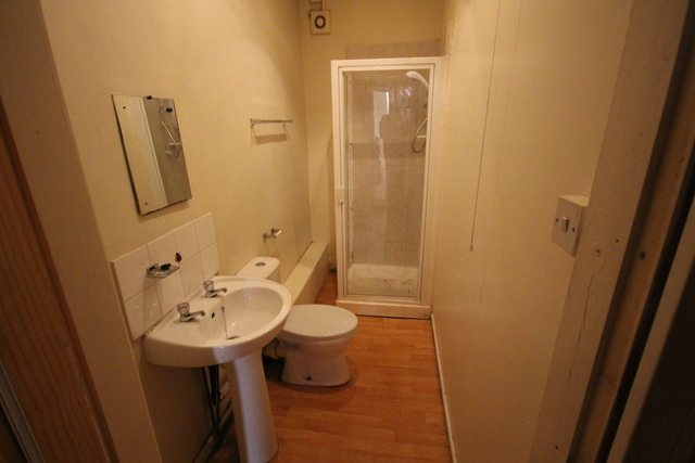  Image of 4 bedroom Terraced house to rent in Ellers Road Leeds LS8 at Ellers Road  Leeds, West Yorkshire, LS8 4JU