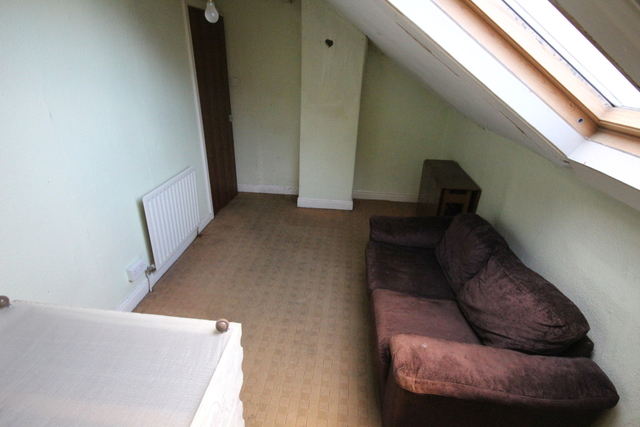  Image of 4 bedroom Terraced house to rent in Ellers Road Leeds LS8 at Ellers Road  Leeds, West Yorkshire, LS8 4JU