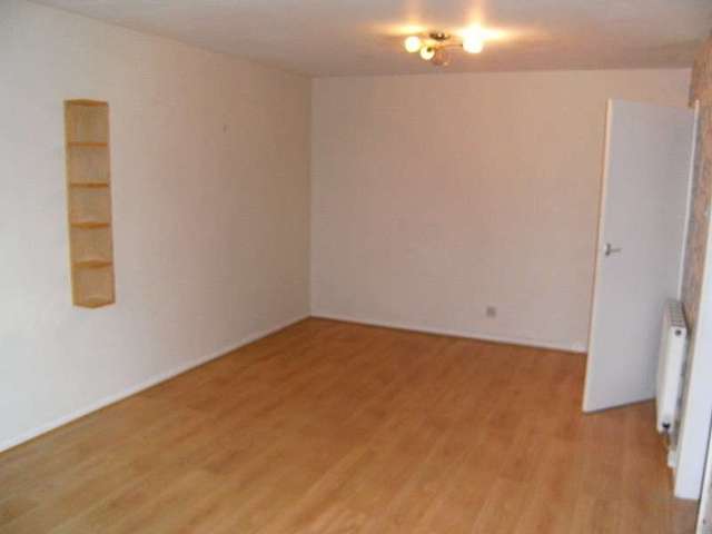  Image of 2 bedroom Property to rent in Ellerside Grove Northfield Birmingham B31 at Ellerside Grove Northfield BIRMINGHAM, B31 2RA