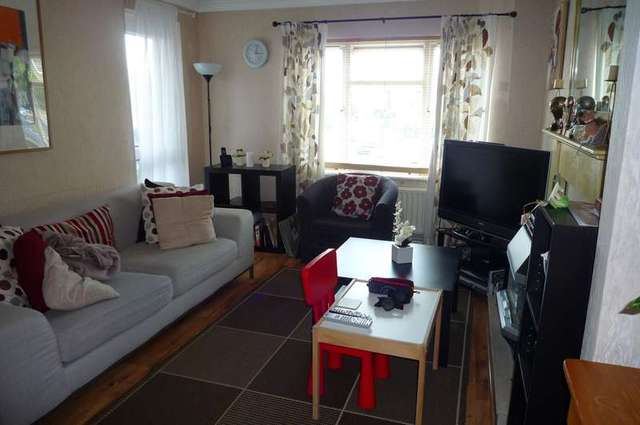 Image of 2 bedroom Flat to rent in Stonecot Hill Sutton SM3 at Stonecot Hill  Sutton, SM3 9HX
