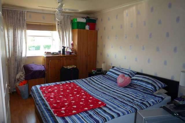  Image of 2 bedroom Flat to rent in Stonecot Hill Sutton SM3 at Stonecot Hill  Sutton, SM3 9HX
