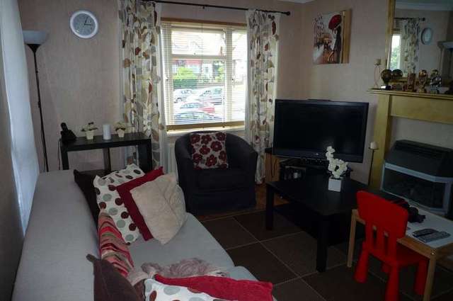  Image of 2 bedroom Flat to rent in Stonecot Hill Sutton SM3 at Stonecot Hill  Sutton, SM3 9HX