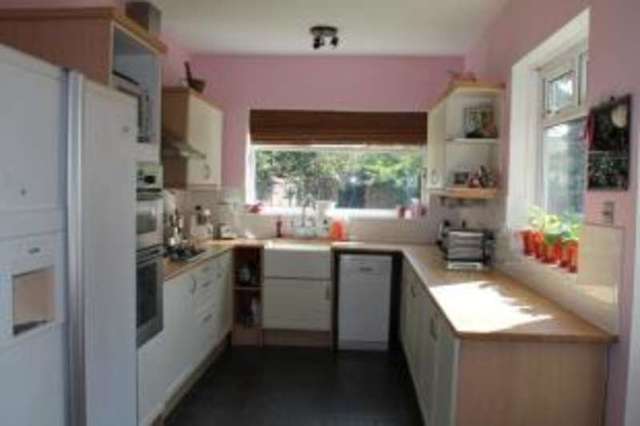  Image of 2 bedroom Flat for sale in Lillington Avenue Leamington Spa CV32 at 8 Lillington Avenue Leamington Spa Royal Leamington Spa, CV32 5UJ