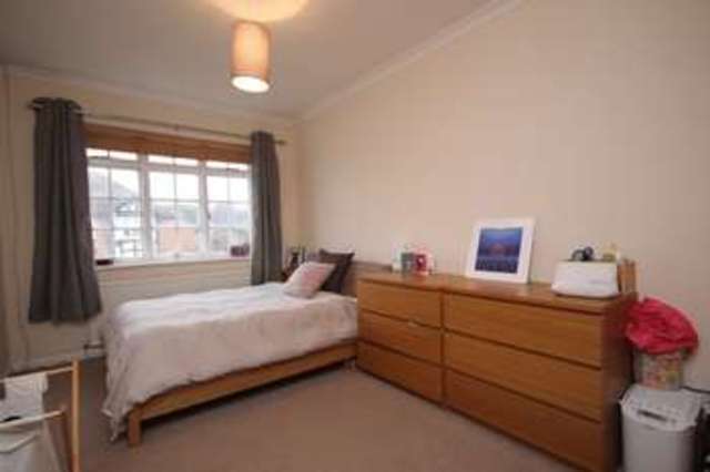  Image of 1 bedroom Flat to rent in Epsom Road Leatherhead KT22 at Epsom Road  Leatherhead, KT22 8SW