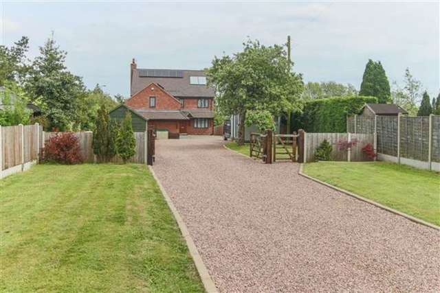  Image of 4 bedroom Detached house for sale in Evesham Road Astwood Bank Redditch B96 at Evesham Road  Astwood Bank, B96 6BA