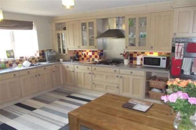  Image of 5 bedroom Terraced house to rent in Gras Lawn Exeter EX2 at Exeter, EX2 4ST