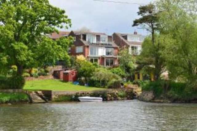  Image of 2 bedroom Flat for sale in Countess Wear Road Exeter EX2 at Exeter Devon Countess Wear, EX2 6LR