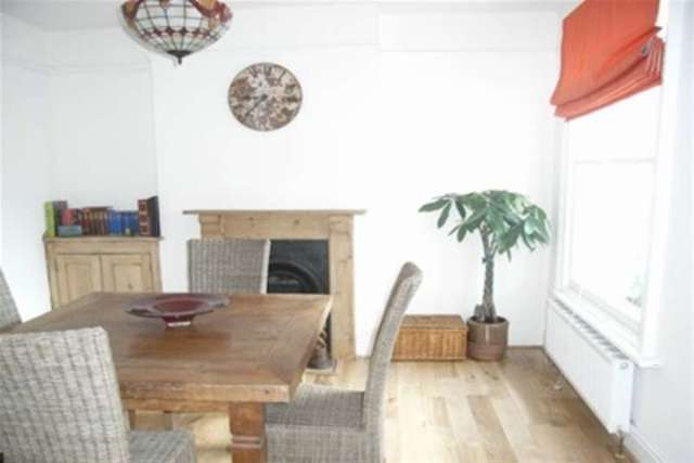  Image of 4 bedroom Detached house to rent in St. Andrews Road Exmouth EX8 at Exmouth, EX8 1AR