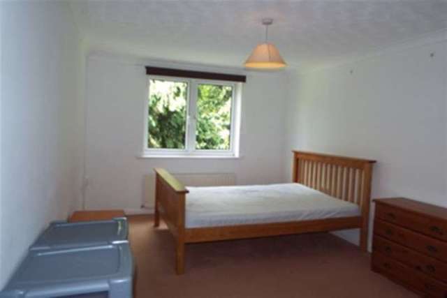  Image of 2 bedroom Flat to rent in Denbigh Gardens Southampton SO16 at Bassett, SO16 7EJ