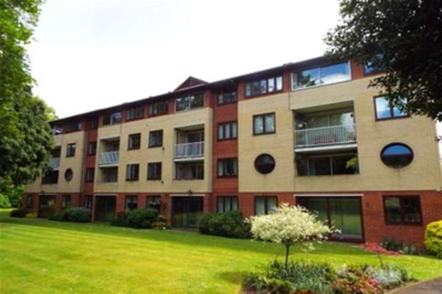  Image of 2 bedroom Flat to rent in Denbigh Gardens Southampton SO16 at Bassett, SO16 7EJ