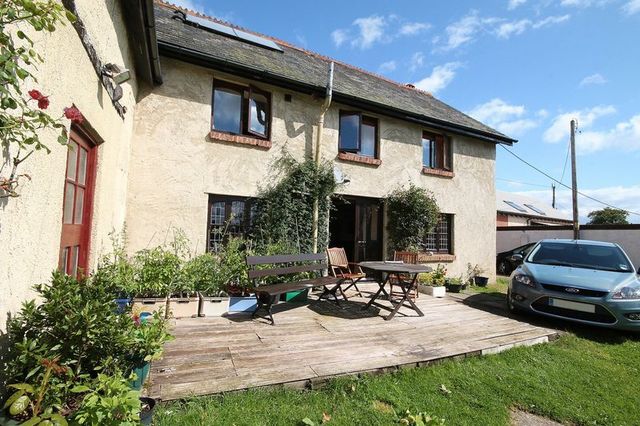 Image of 5 bedroom Detached house for sale in Nadderwater Nadderwater Exeter EX4 at Nadderwater  Exeter, EX4 2JH