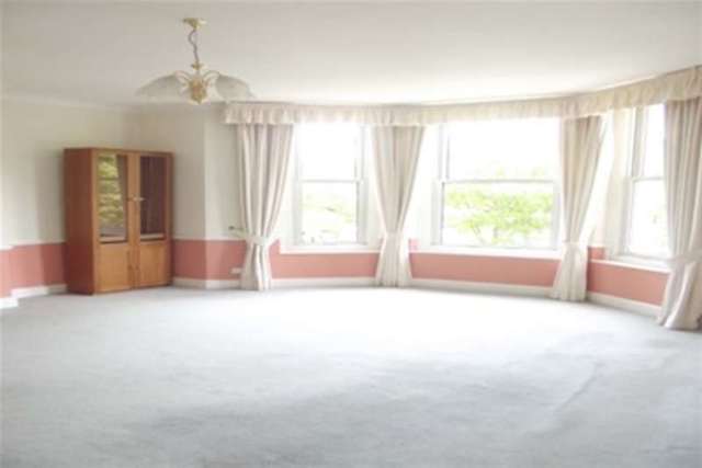 Image of 2 bedroom Flat to rent in Castle Hill Avenue Folkestone CT20 at Folkestone, CT20 2QT