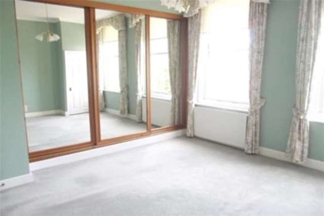  Image of 2 bedroom Flat to rent in Castle Hill Avenue Folkestone CT20 at Folkestone, CT20 2QT