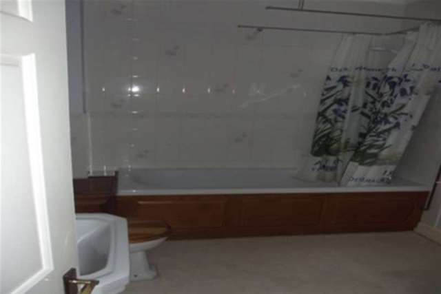  Image of 2 bedroom Flat to rent in Castle Hill Avenue Folkestone CT20 at Folkestone, CT20 2QT