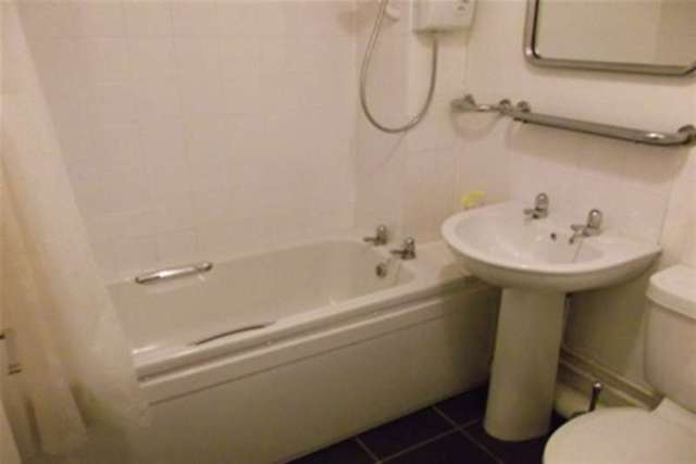  Image of 1 bedroom Flat to rent in Hatherton Road Walsall WS1 at Walsall, WS1 1YA