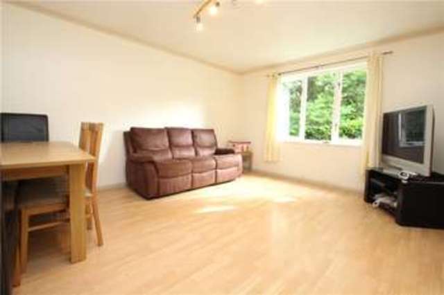  Image of 2 bedroom Apartment for sale in Foxhills Horsell Woking GU21 at Woking  Horsell, GU21 3LT
