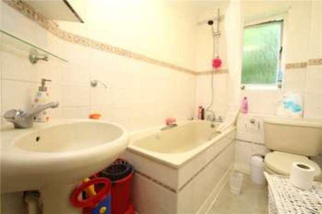  Image of 2 bedroom Apartment for sale in Foxhills Horsell Woking GU21 at Woking  Horsell, GU21 3LT