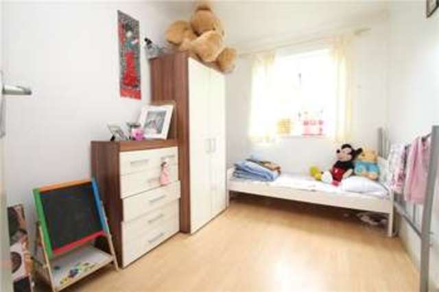  Image of 2 bedroom Apartment for sale in Foxhills Horsell Woking GU21 at Woking  Horsell, GU21 3LT