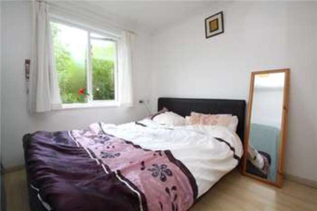  Image of 2 bedroom Apartment for sale in Foxhills Horsell Woking GU21 at Woking  Horsell, GU21 3LT