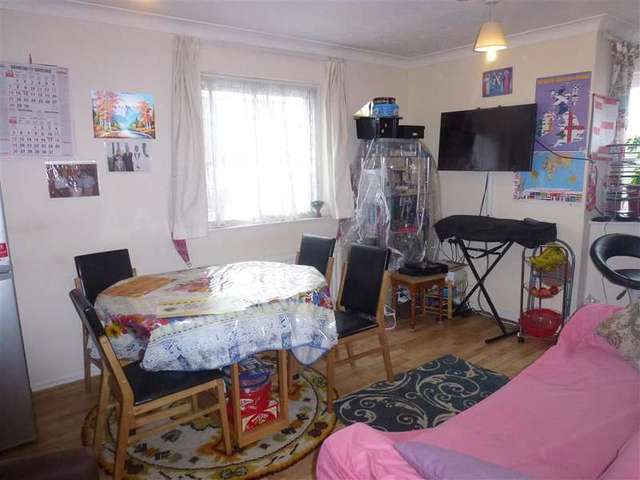  Image of 2 bedroom Apartment for sale in Whitelands Franklynn Road Haywards Heath RH16 at Haywards Heath West Sussex Haywards Heath, RH16 4HR