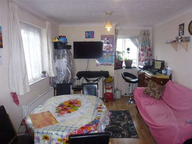  Image of 2 bedroom Apartment for sale in Whitelands Franklynn Road Haywards Heath RH16 at Haywards Heath West Sussex Haywards Heath, RH16 4HR
