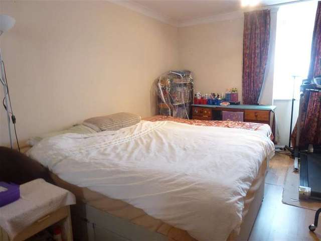  Image of 2 bedroom Apartment for sale in Whitelands Franklynn Road Haywards Heath RH16 at Haywards Heath West Sussex Haywards Heath, RH16 4HR