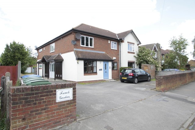  Image of Apartment to rent in Field Common Lane Walton-on-Thames KT12 at Field Common Lane  Walton On Thames, KT12 3QH