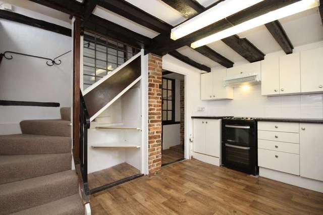  Image of 2 bedroom End of Terrace to rent in Friday Street Henley-on-Thames RG9 at Henley-On-Thames, RG9 1AN