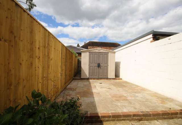  Image of 2 bedroom End of Terrace to rent in Friday Street Henley-on-Thames RG9 at Henley-On-Thames, RG9 1AN