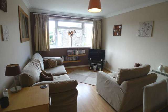  Image of 2 bedroom Maisonette to rent in Frimley Court Sidcup DA14 at Frimley Court  Sidcup, DA14 6JG