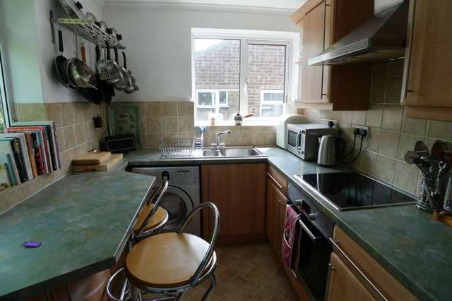  Image of 2 bedroom Maisonette to rent in Frimley Court Sidcup DA14 at Frimley Court  Sidcup, DA14 6JG
